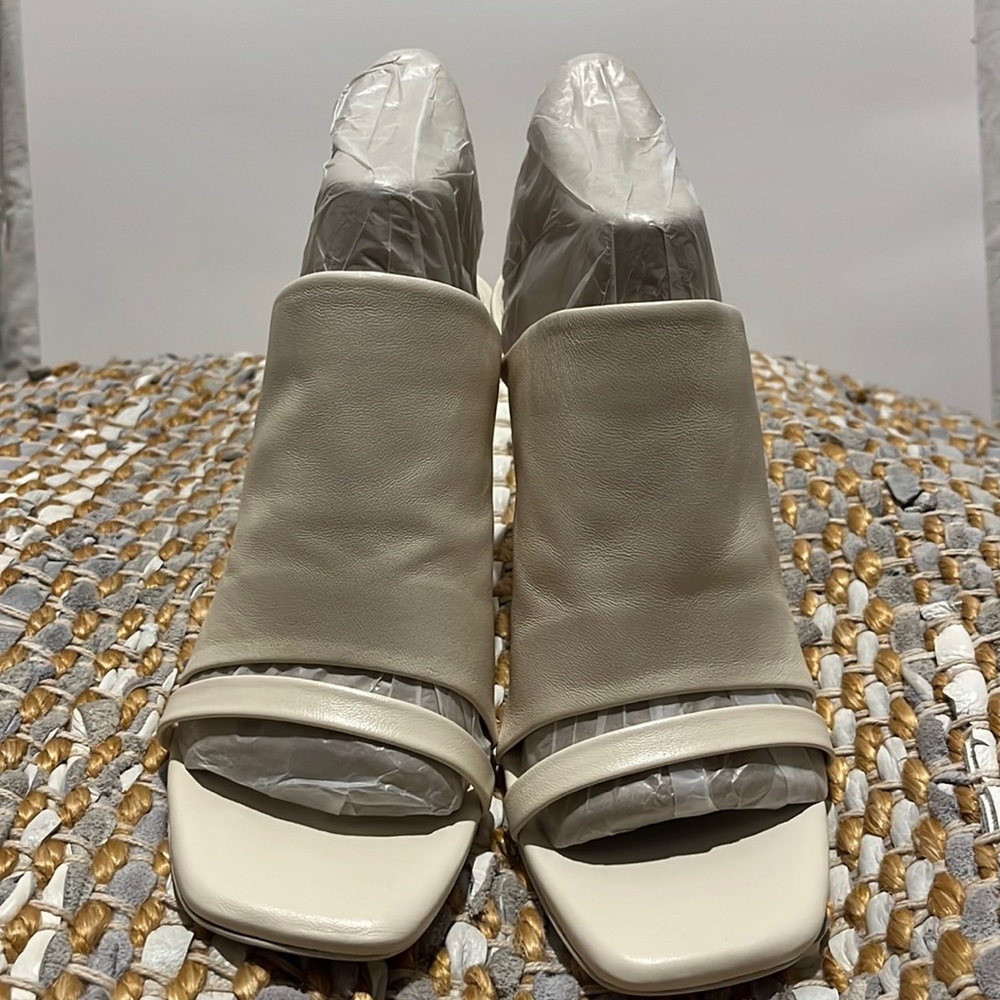 Antonio Melani
Bynx Leather Dress Sandals